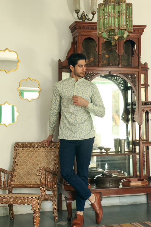 Men's Paisley Print Short Kurta with Mandarin Collar