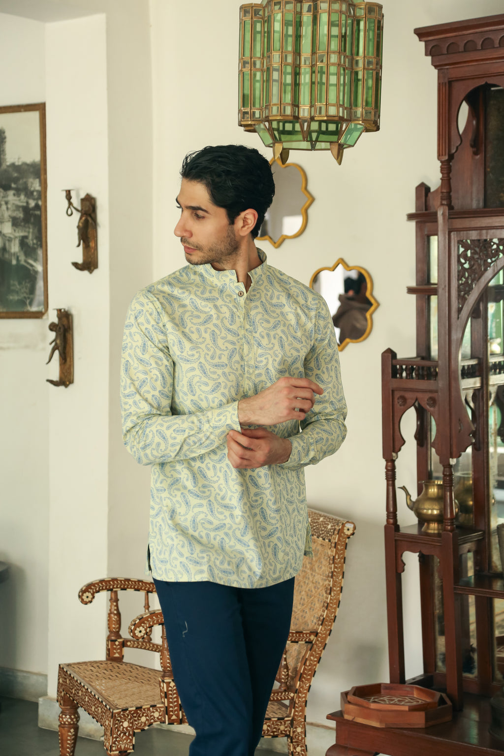 Men's Paisley Print Short Kurta with Mandarin Collar