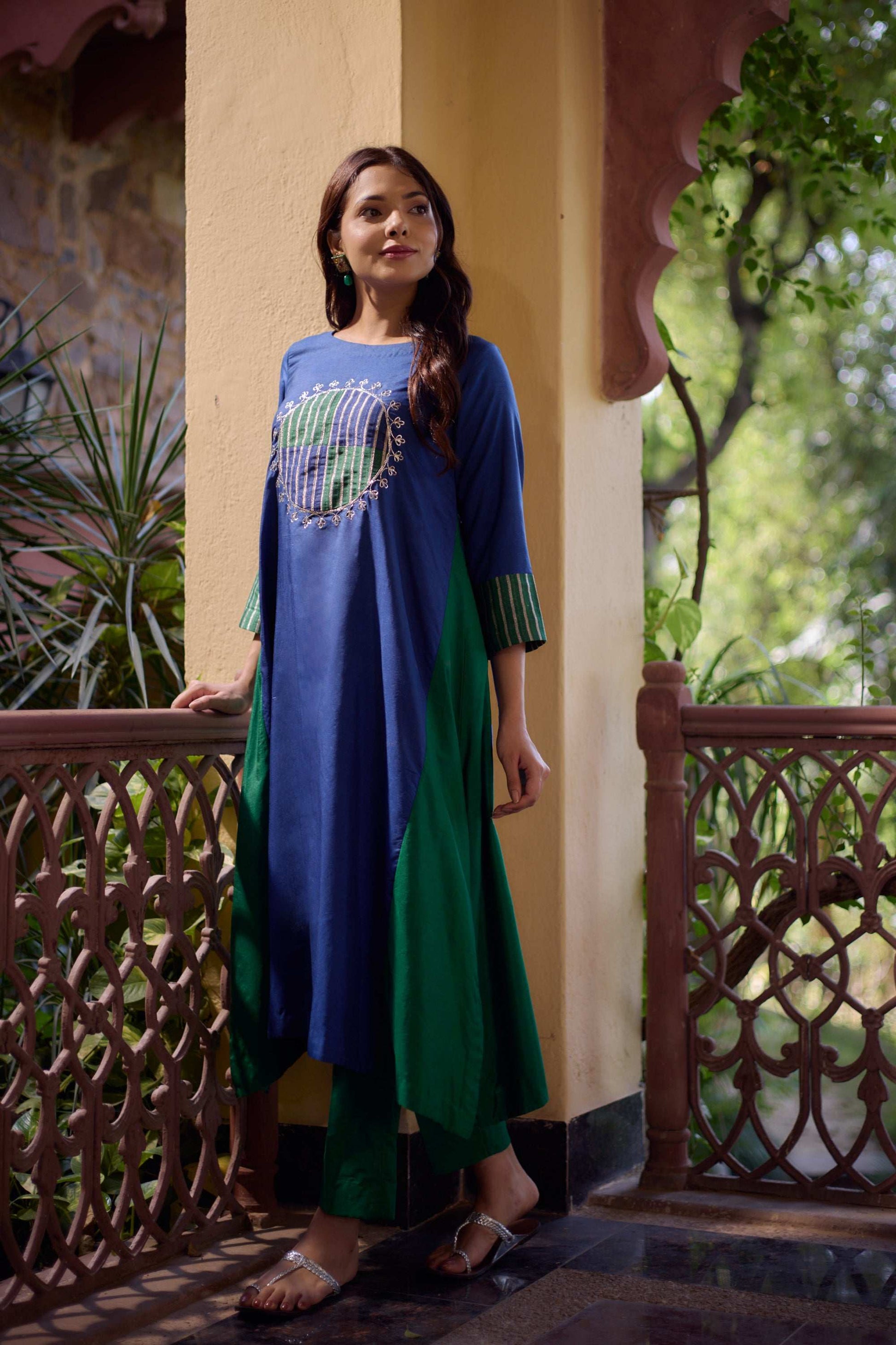 Aiyana - Traditional Geometric Pattern Silk Woven Women Suit Fusion Kurta Set Fusion Kurta Set