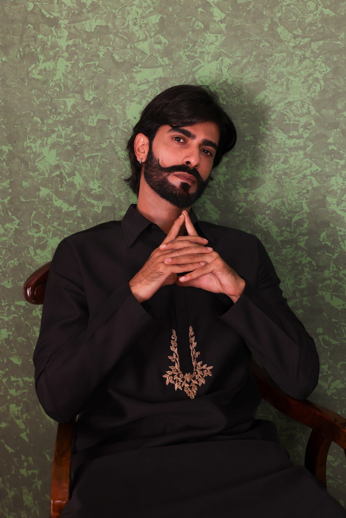 Parvaaz - Men's Embroiderd Black Kurta Salwar Set