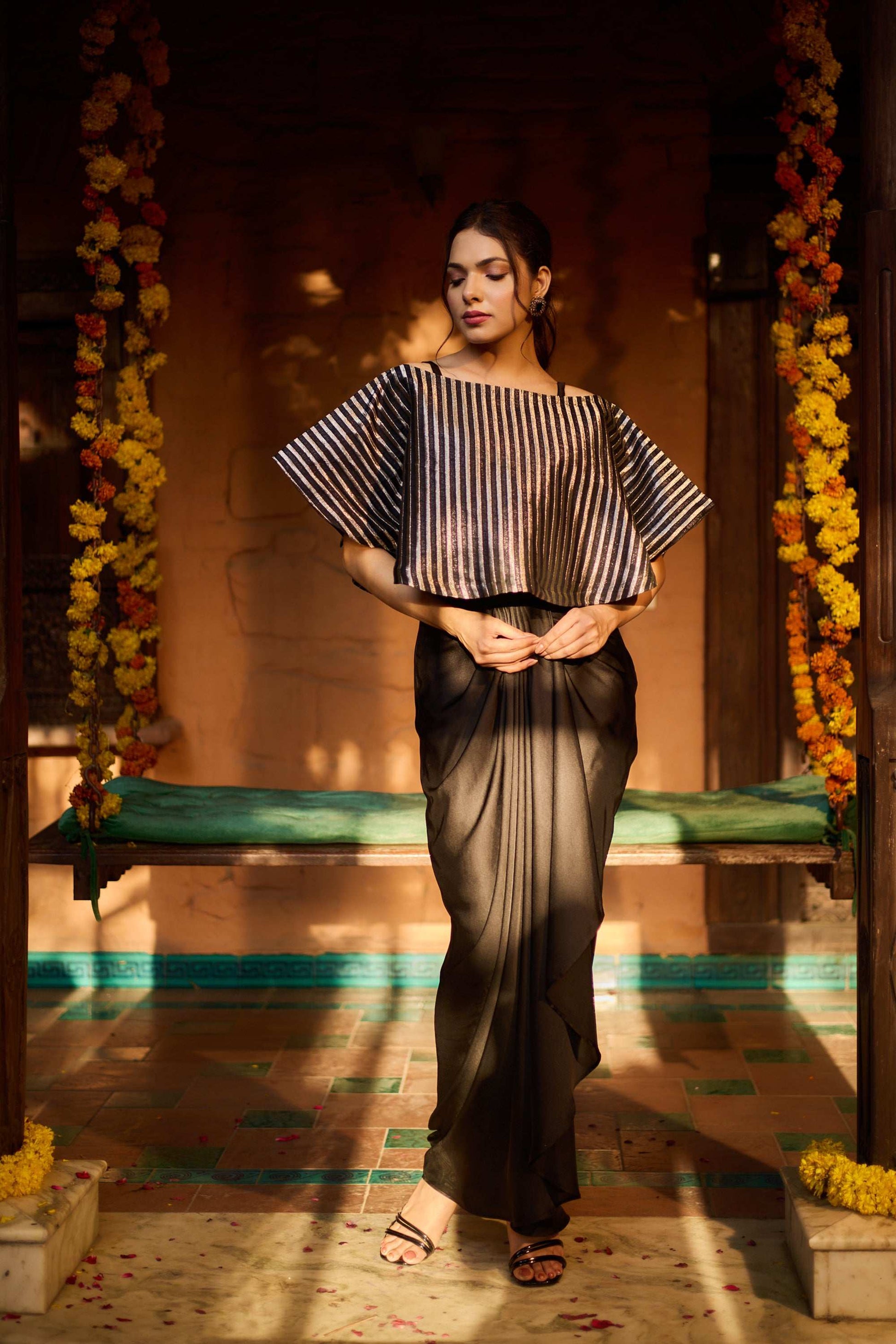 Mannat & Zoya - Vertical Stripes Collar Design Black Twin Set Twinning Statement