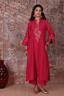Saira - Women's Magenta Hand Embroidered Kurta Set