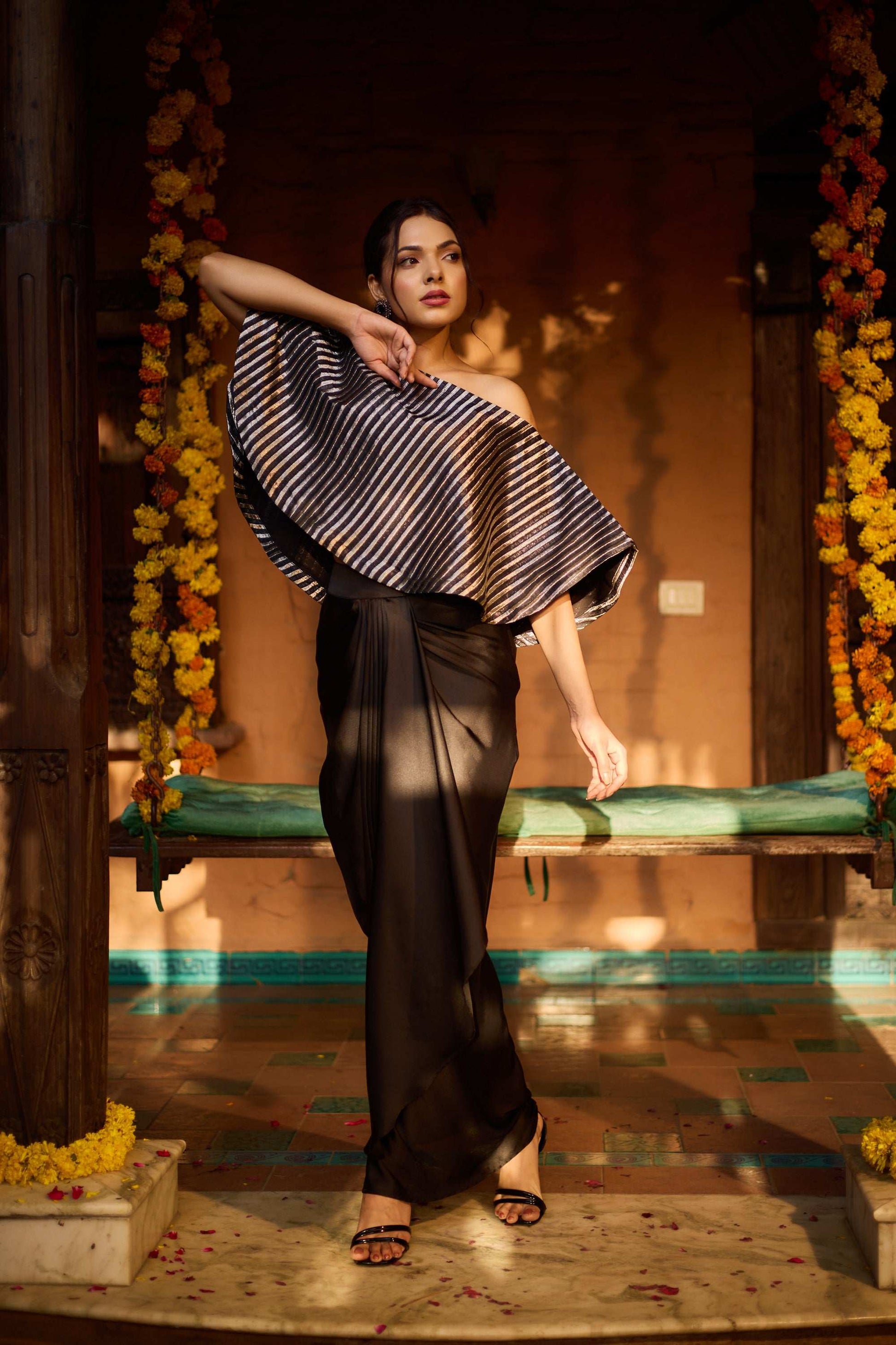 Mannat & Zoya - Vertical Stripes Collar Design Black Twin Set Twinning Statement