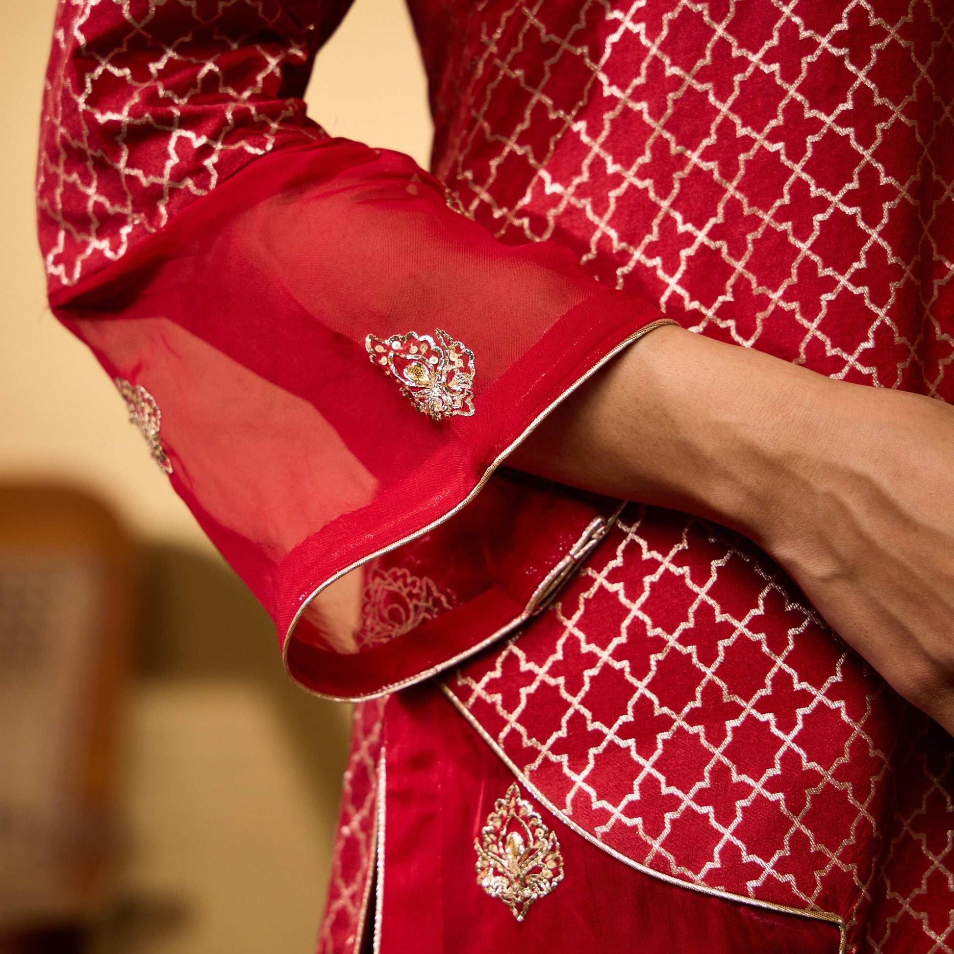 Kaynaat & Qurat - Temple with Tulip Salwar Man Women Set Twinning Statement