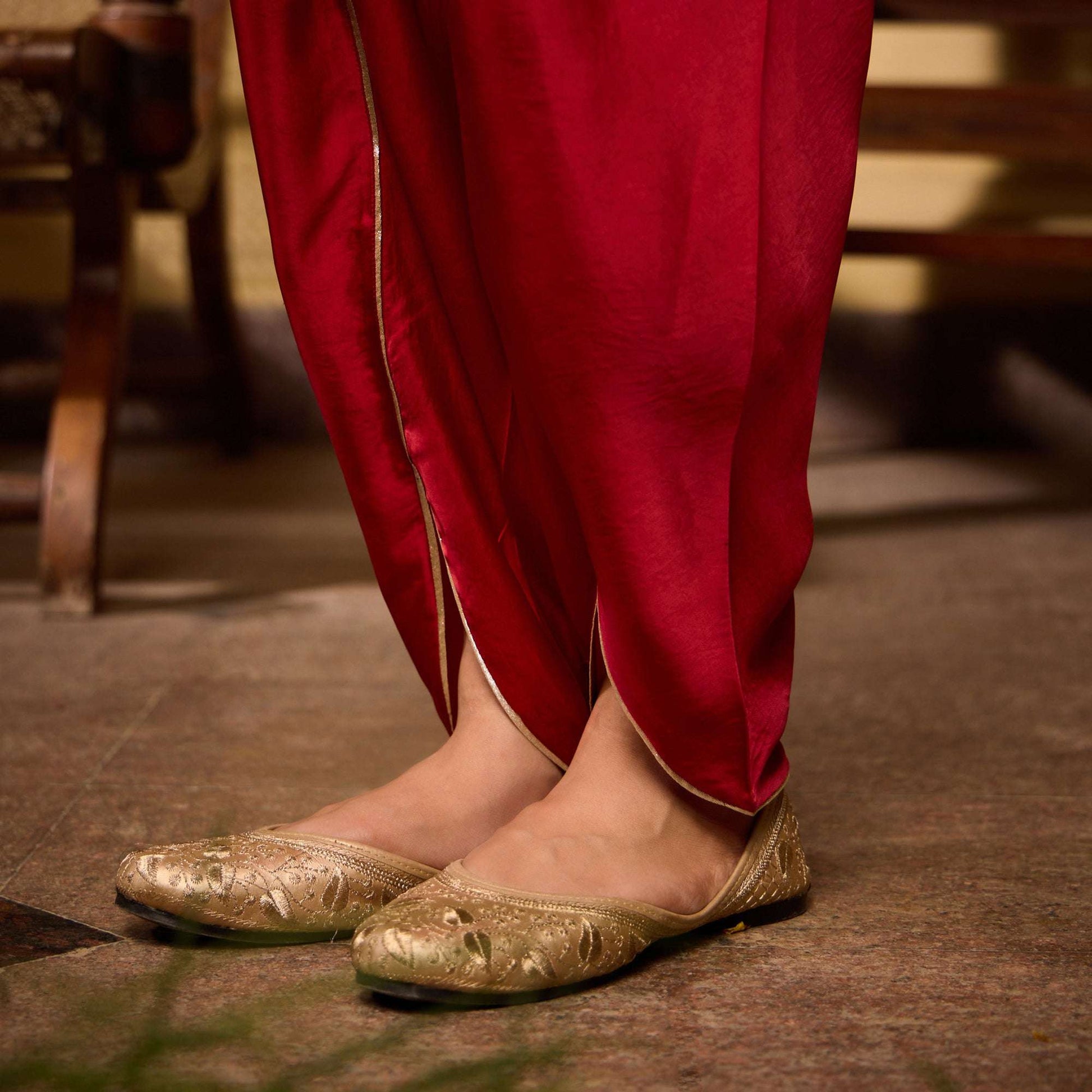 Kaynaat & Qurat - Temple with Tulip Salwar Man Women Set Twinning Statement