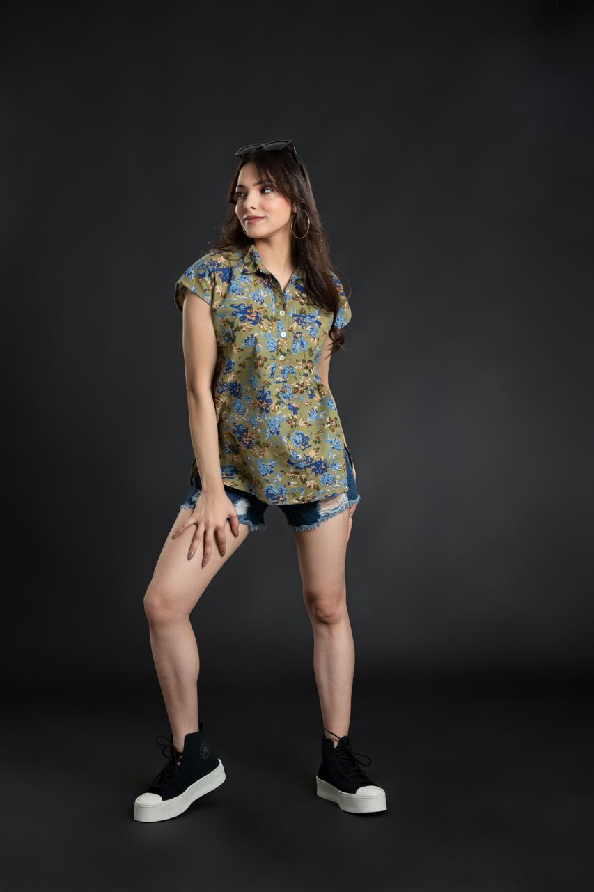 Small Collar Top
